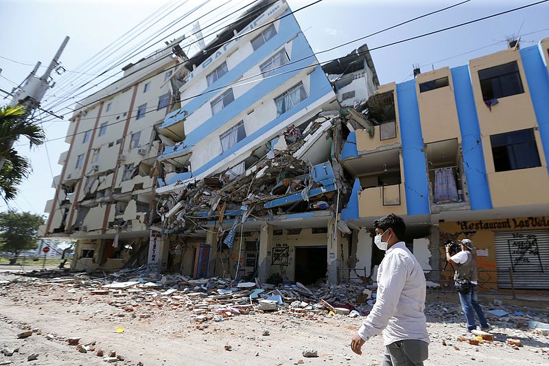 File:PRESIDENTE DE ECUADOR RAFAEL CORREA AGRADECE ENORME GESTO DE SOLIDARIDAD DE GOBIERNO Y PUEBLO PERUANO (26688728105).jpg