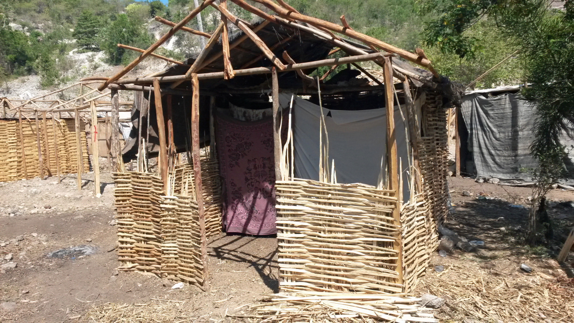 A non-Haitian style hut in Tete-a-l'Eau refugee camp.